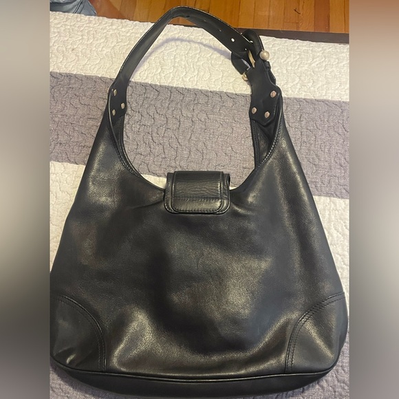 Burberry bag
Color : Black
Condition : Used - Picture 2 of 3